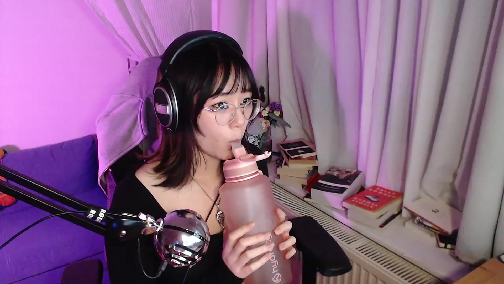Gallery image thumbnail from Kuromin's myfreecams stream on, 12/19/2023, 19:21 image 7 of 20