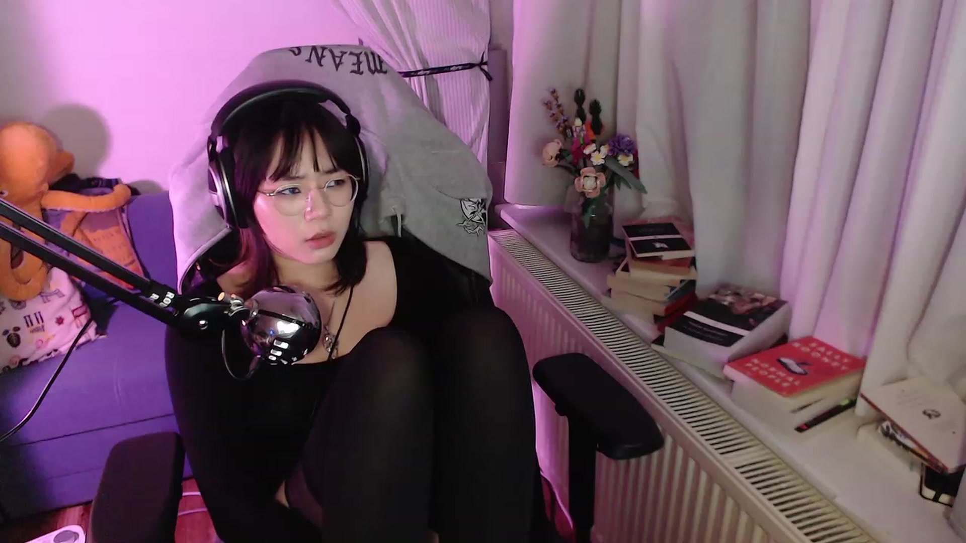 Gallery image thumbnail from Kuromin's myfreecams stream on, 12/19/2023, 19:21 image 17 of 20