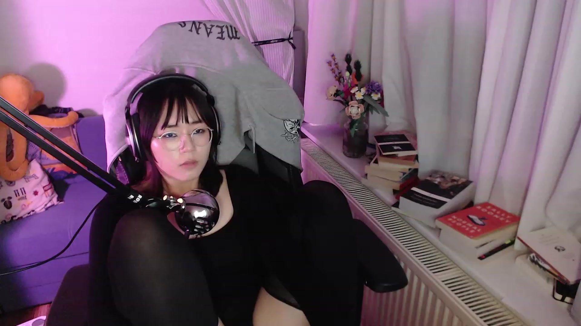 Gallery image thumbnail from Kuromin's myfreecams stream on, 12/19/2023, 19:21 image 14 of 20