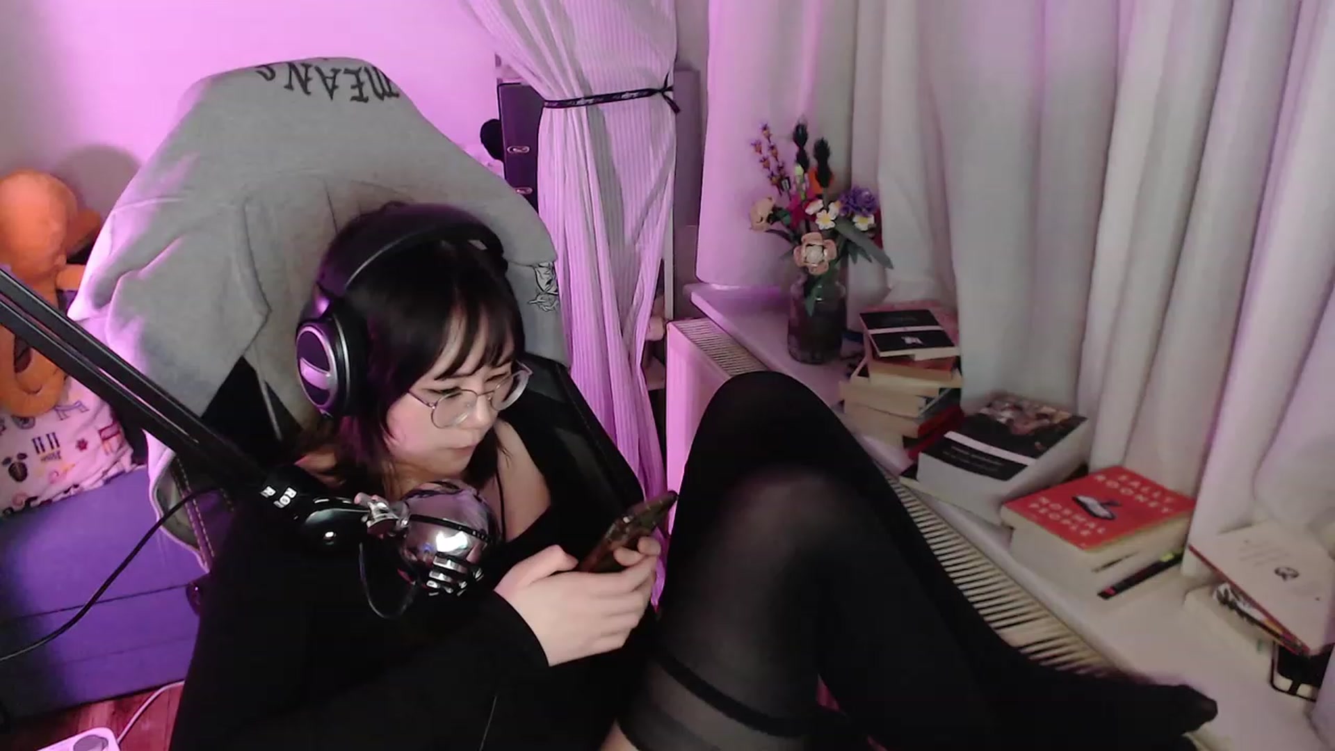 Gallery image thumbnail from Kuromin's myfreecams stream on, 12/19/2023, 19:21 image 12 of 20