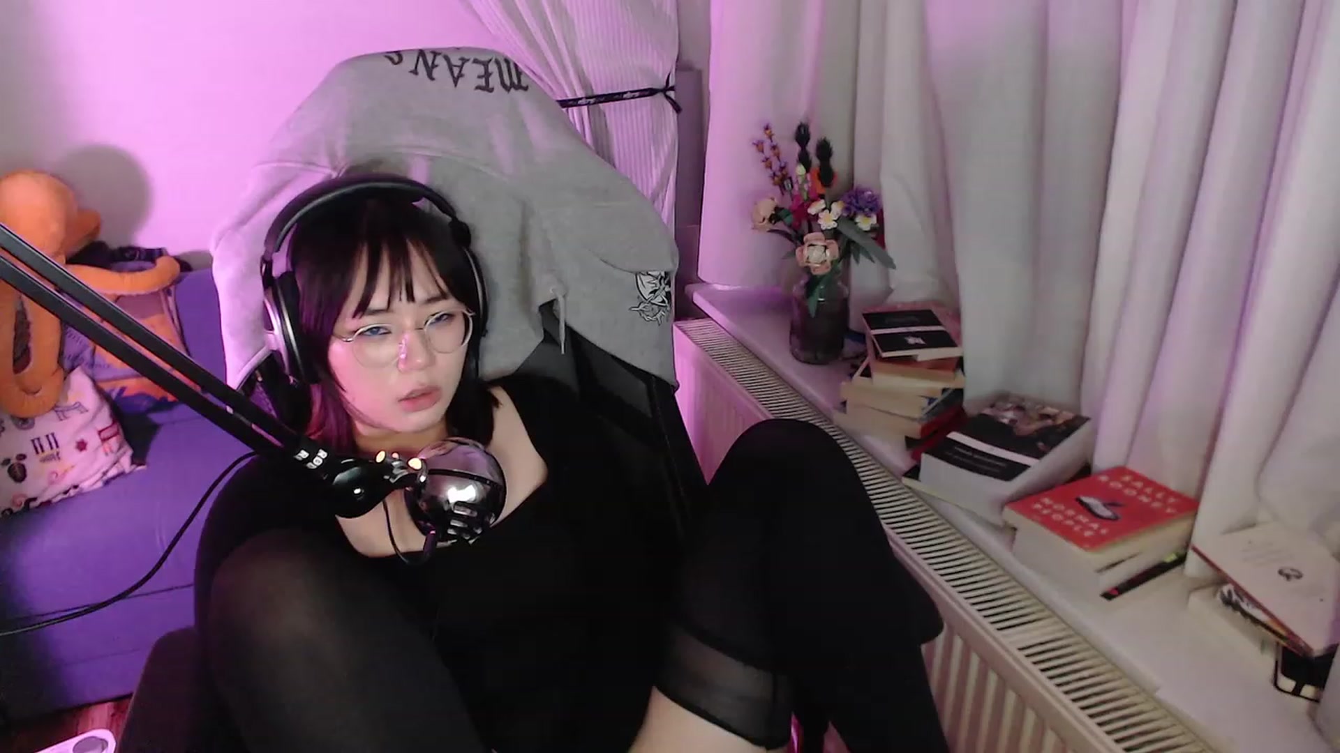 Gallery image thumbnail from Kuromin's myfreecams stream on, 12/19/2023, 19:21 image 13 of 20