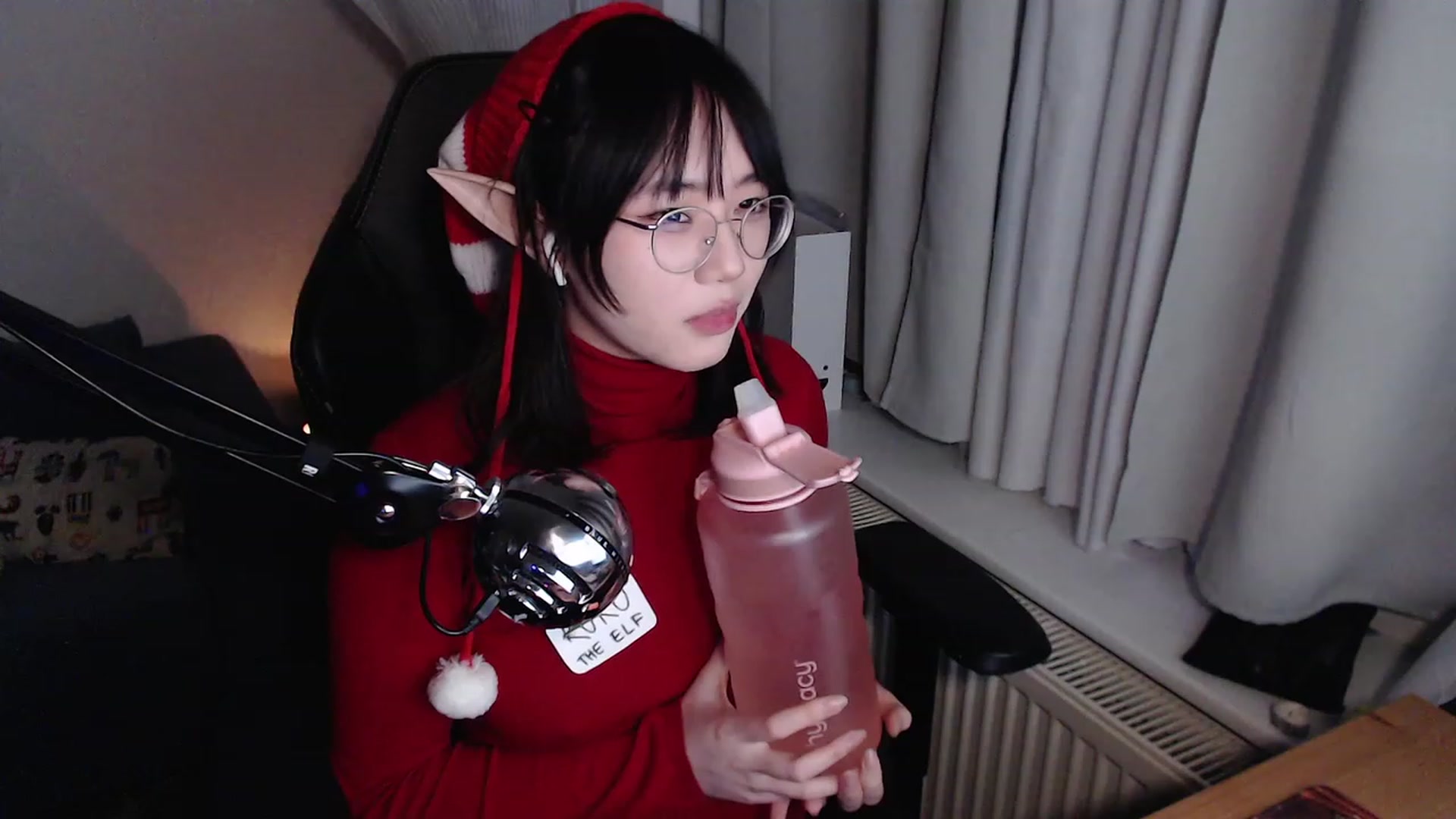 Gallery image thumbnail from Kuromin's myfreecams stream on, 12/24/2023, 18:57 image 18 of 20