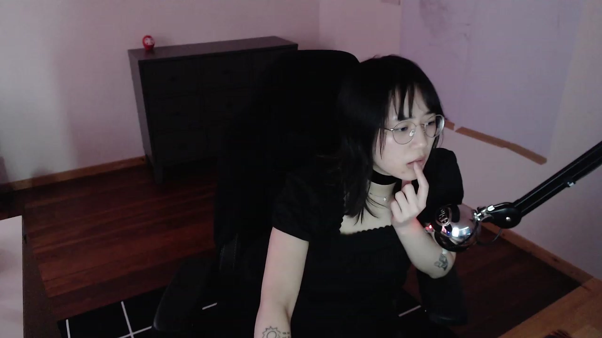 Gallery image thumbnail from Kuromin's myfreecams stream on, 01/29/2024, 16:07 image 9 of 20
