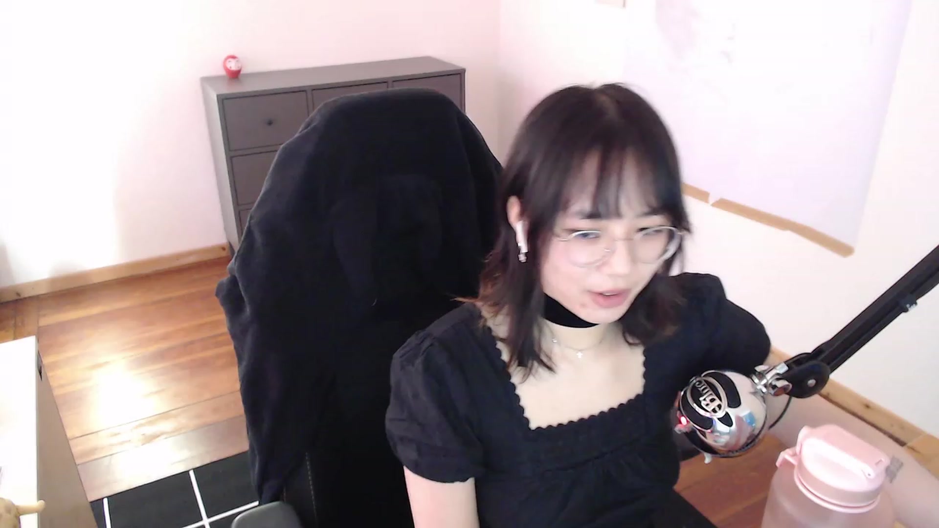 Gallery image thumbnail from Kuromin's myfreecams stream on, 01/29/2024, 16:07 image 2 of 20