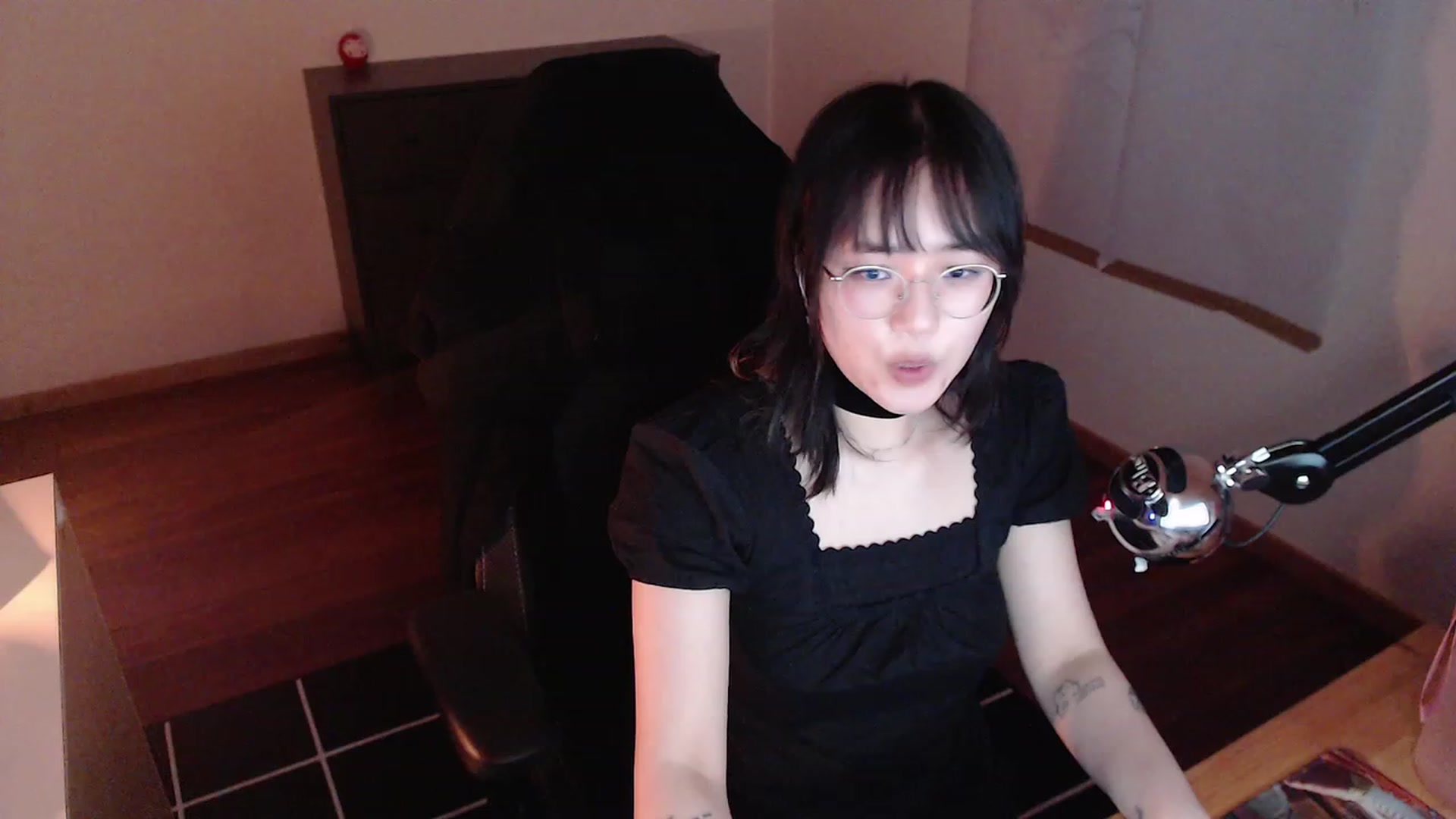 Gallery image thumbnail from Kuromin's myfreecams stream on, 01/29/2024, 16:35 image 1 of 20