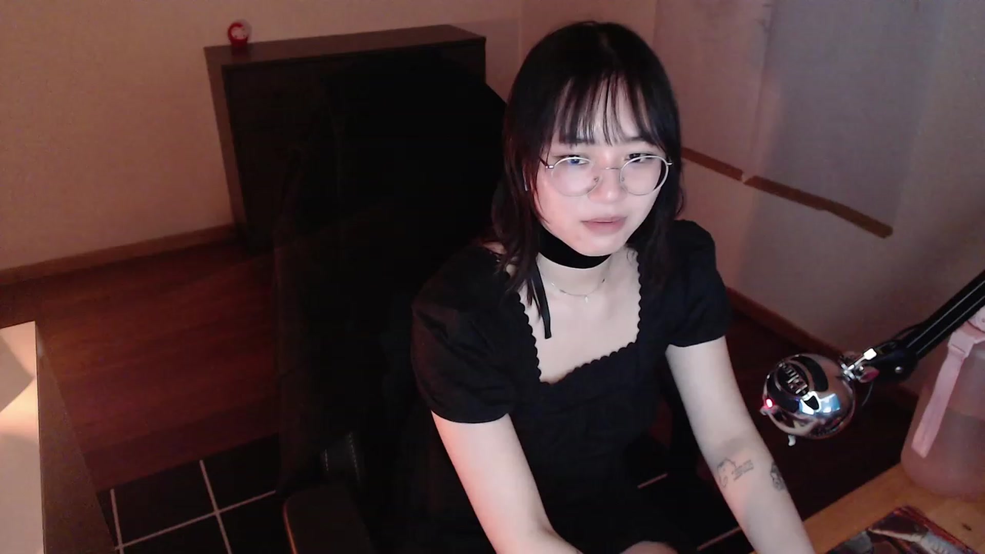 Gallery image thumbnail from Kuromin's myfreecams stream on, 01/29/2024, 20:41 image 10 of 20