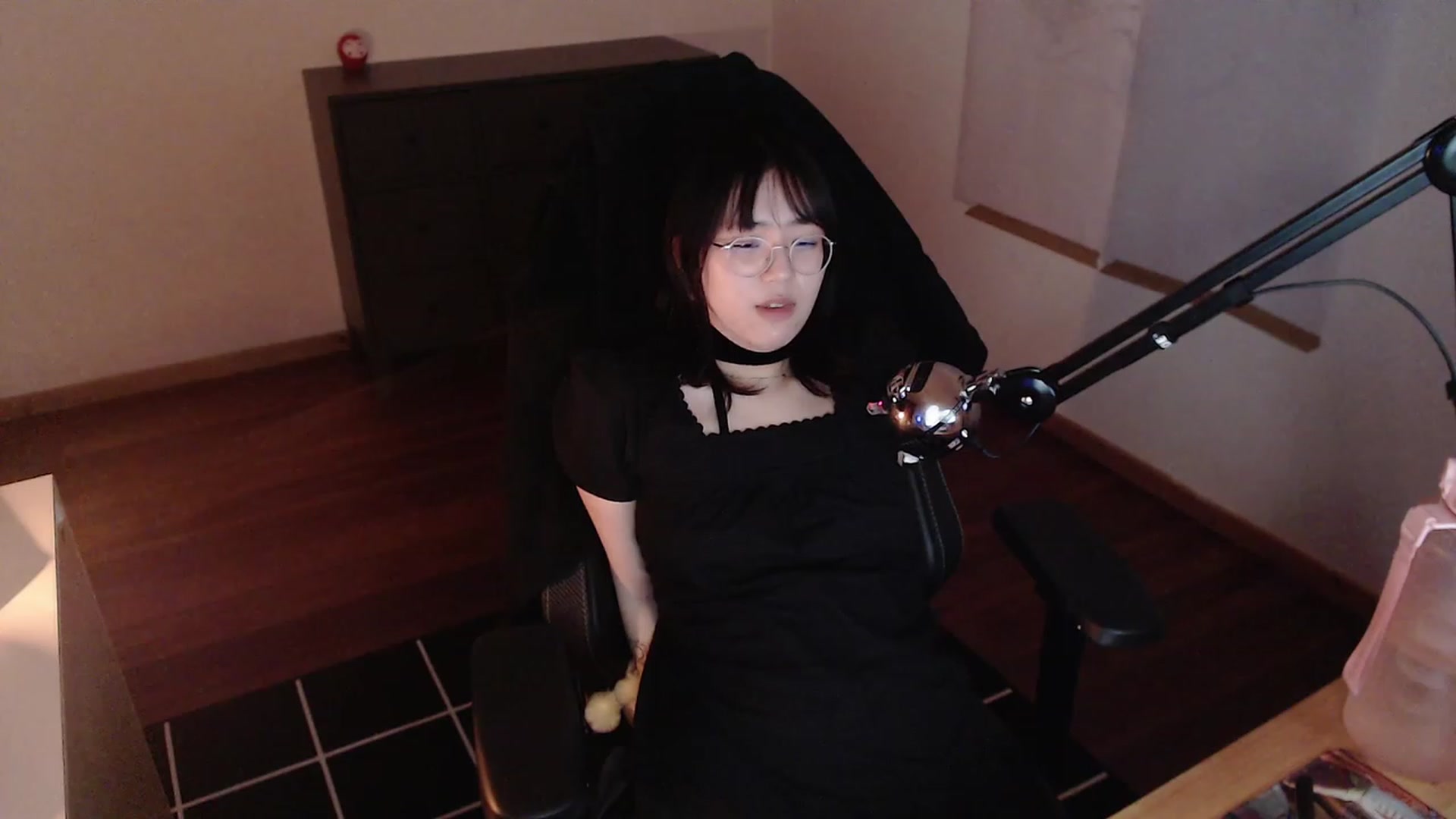 Gallery image thumbnail from Kuromin's myfreecams stream on, 01/29/2024, 20:41 image 18 of 20