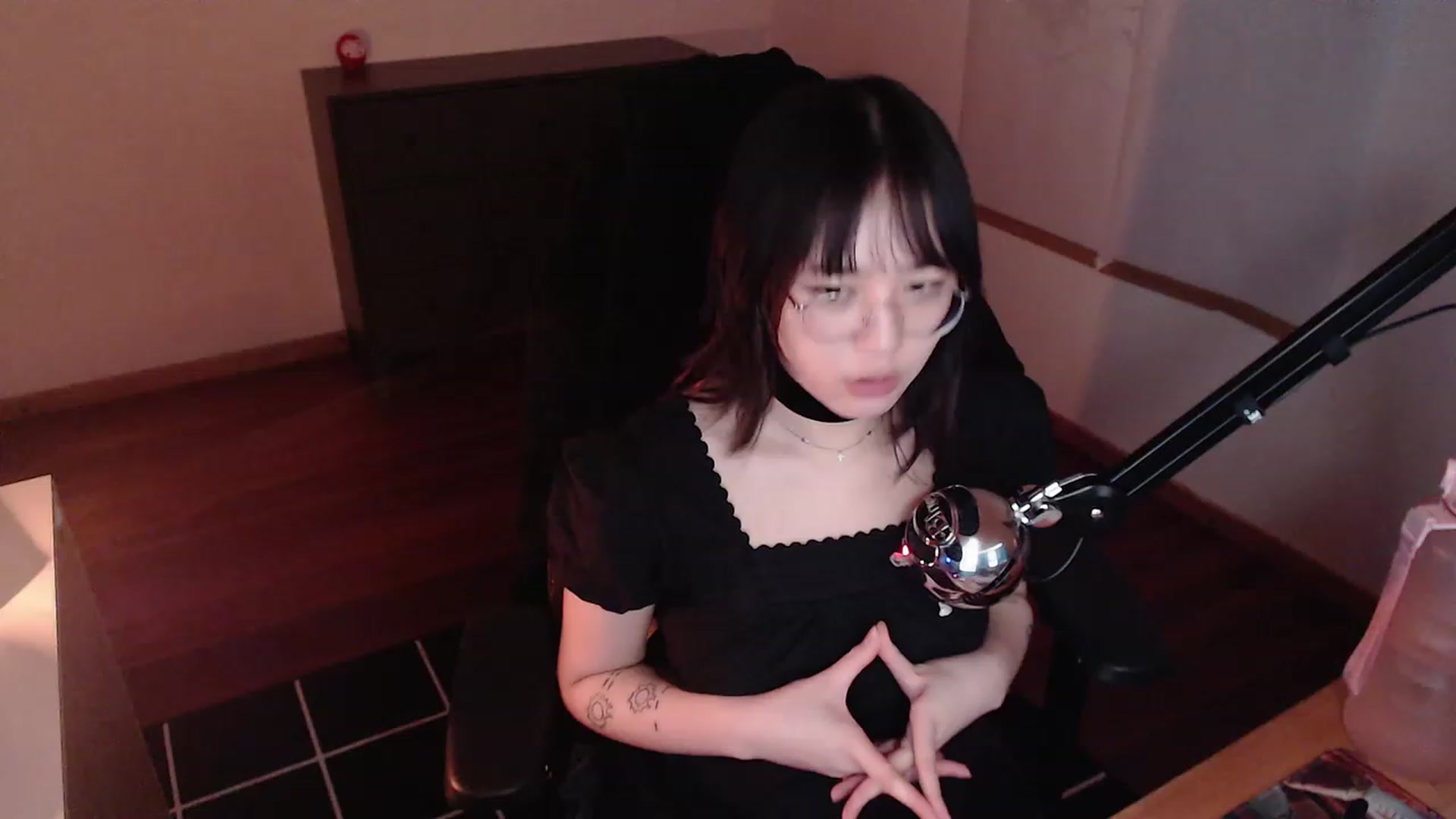 Gallery image thumbnail from Kuromin's myfreecams stream on, 01/29/2024, 20:41 image 20 of 20