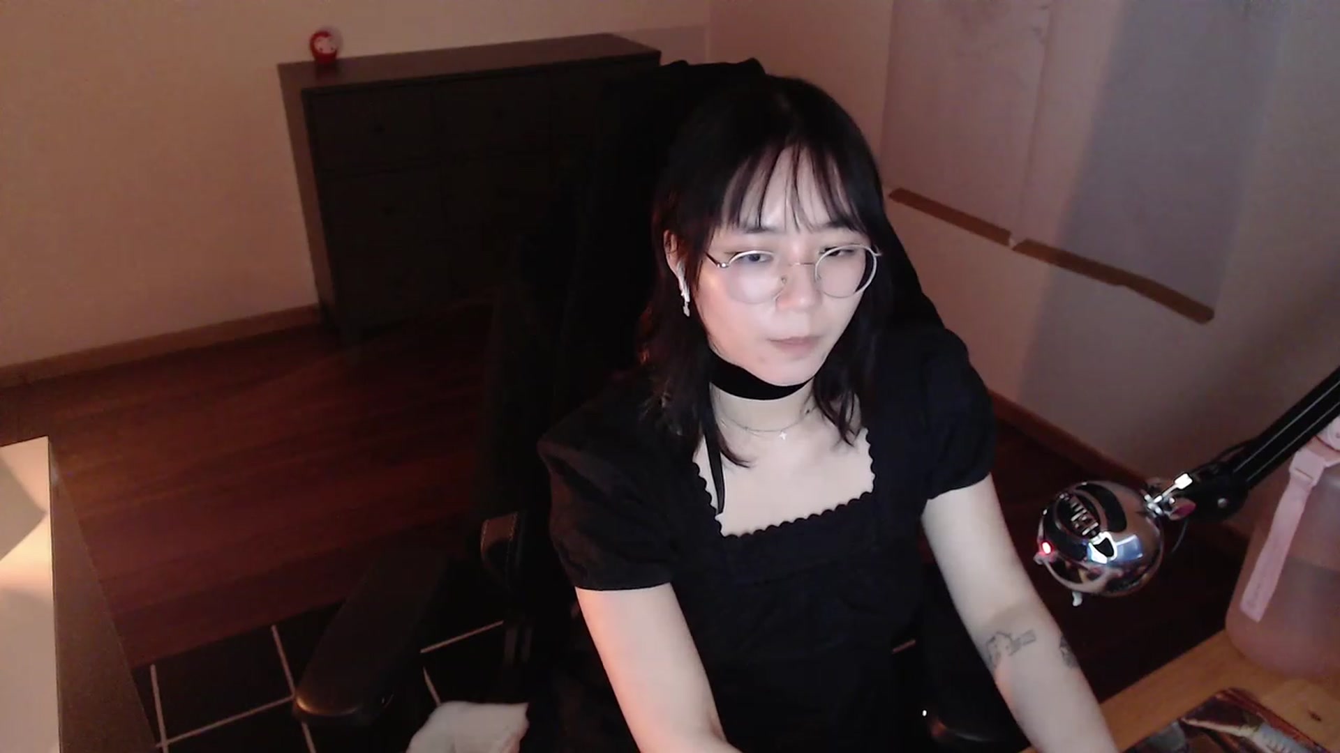 Gallery image thumbnail from Kuromin's myfreecams stream on, 01/29/2024, 20:41 image 12 of 20