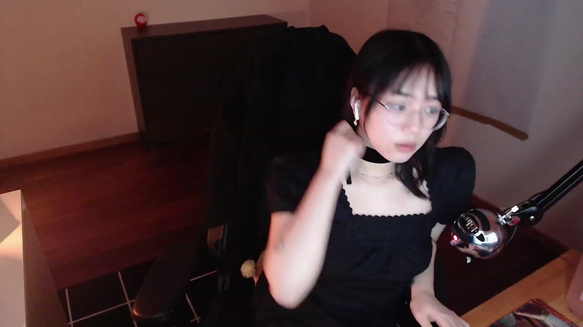 Gallery image thumbnail from Kuromin's myfreecams stream on, 01/29/2024, 20:41 image 13 of 20