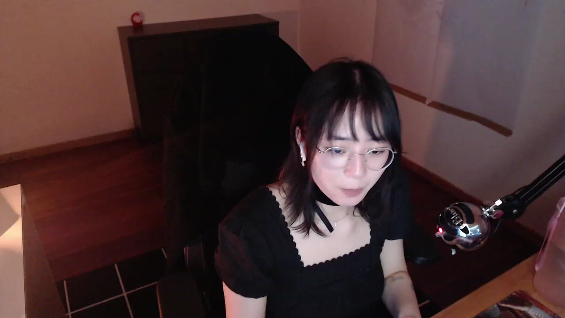 Gallery image thumbnail from Kuromin's myfreecams stream on, 01/29/2024, 20:41 image 6 of 20