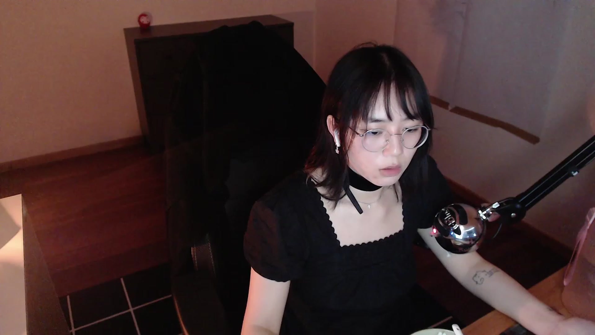 Gallery image thumbnail from Kuromin's myfreecams stream on, 01/29/2024, 20:41 image 2 of 20