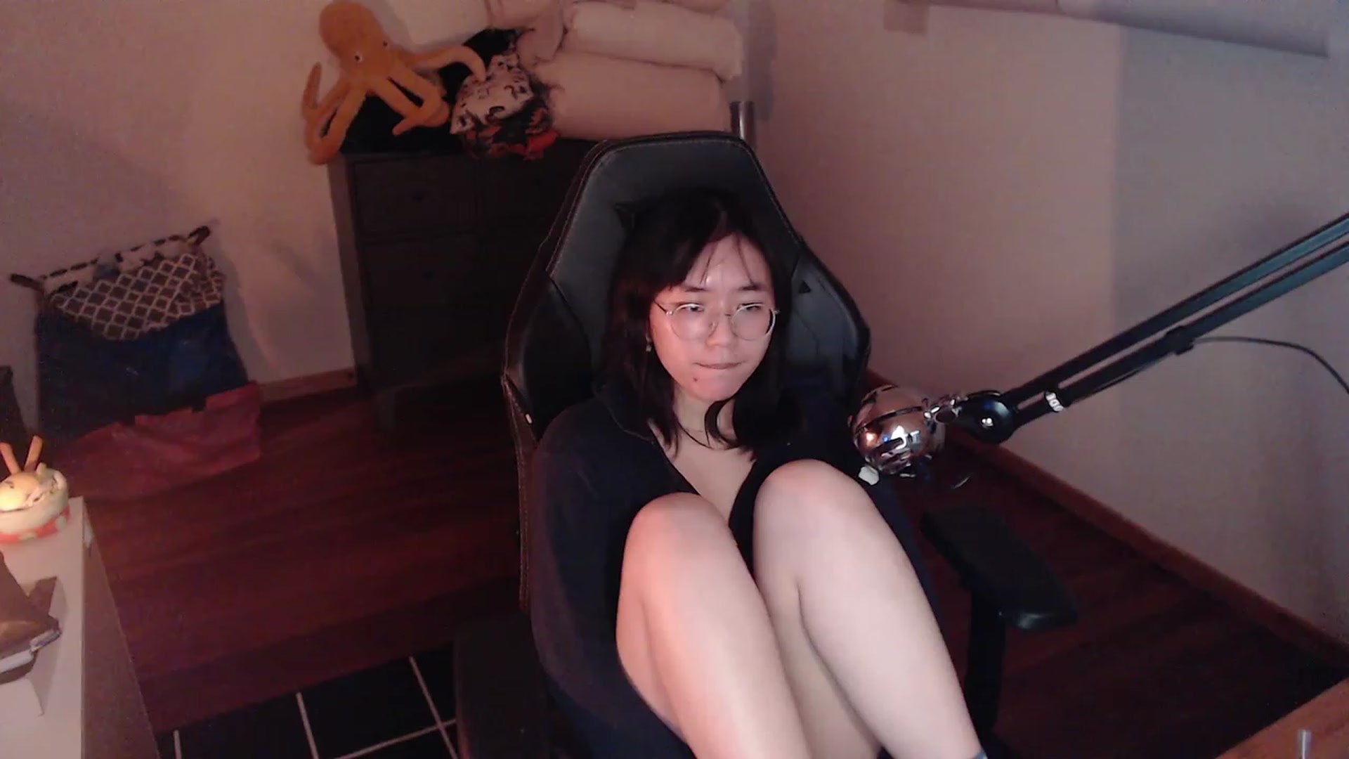 Gallery image thumbnail from Kuromin's myfreecams stream on, 02/06/2024, 21:58 image 3 of 20