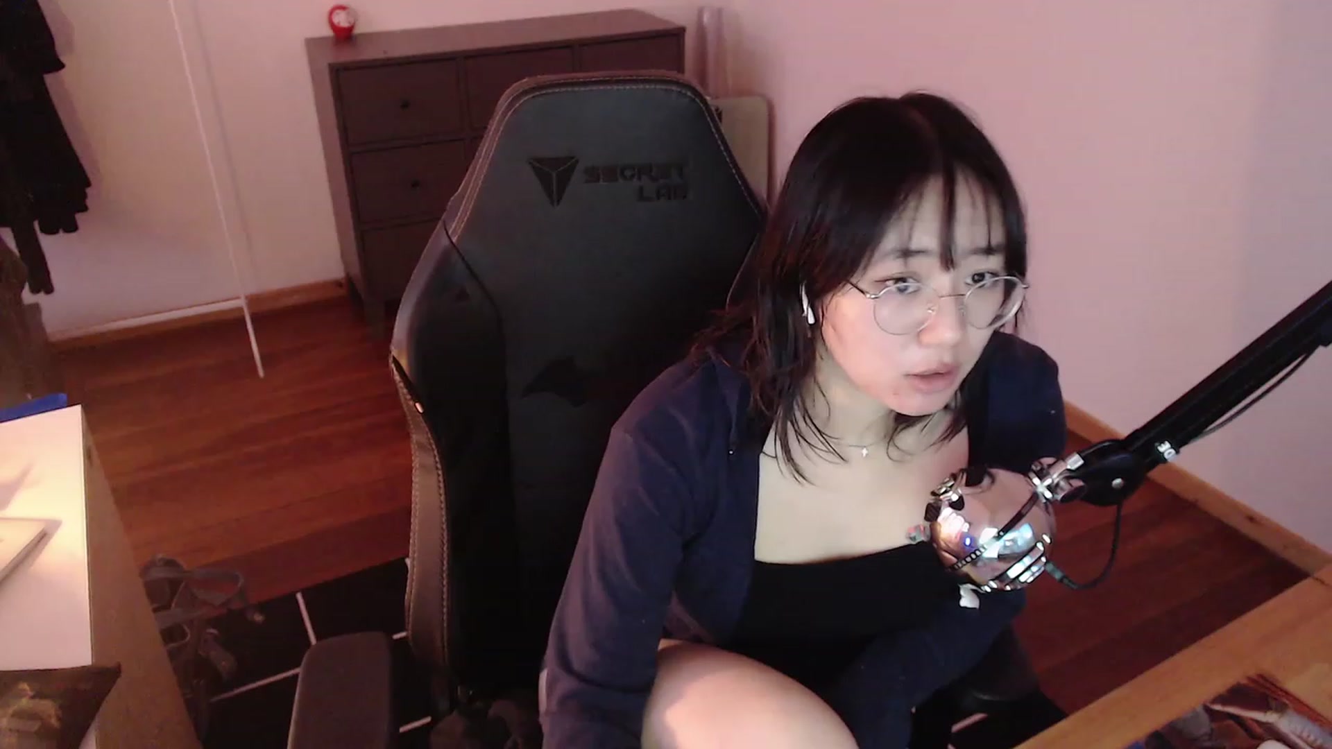 Gallery image thumbnail from Kuromin's myfreecams stream on, 02/08/2024, 14:09 image 3 of 20