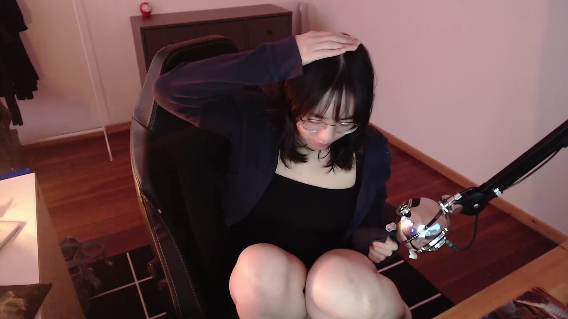 Gallery image thumbnail from Kuromin's myfreecams stream on, 02/08/2024, 14:09 image 11 of 20