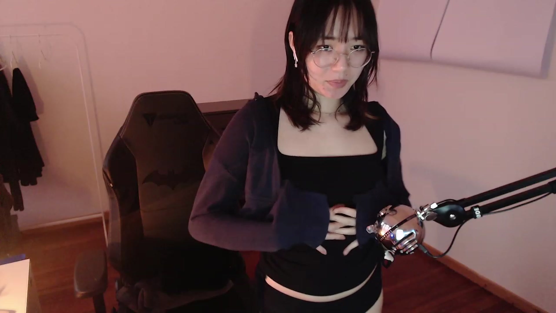 Gallery image thumbnail from Kuromin's myfreecams stream on, 02/08/2024, 14:09 image 17 of 20