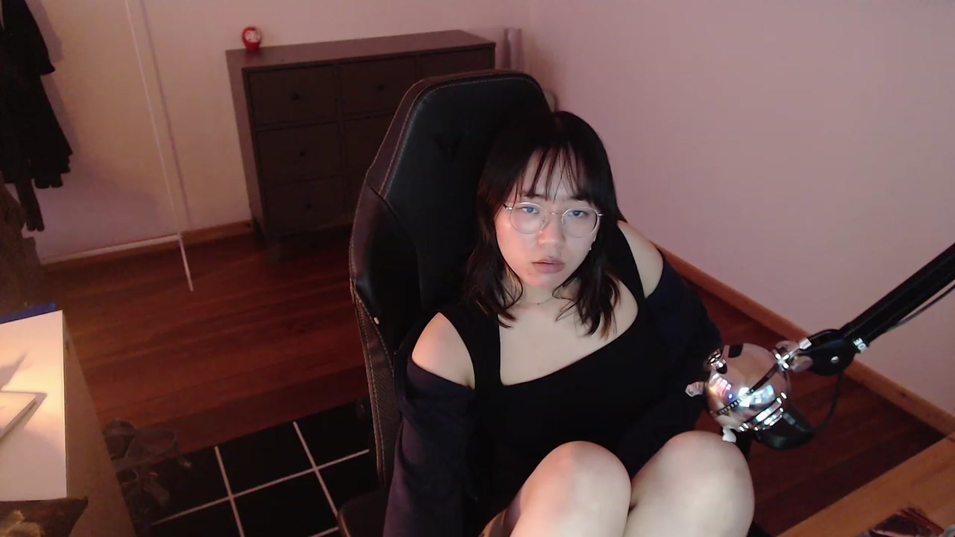 Gallery image thumbnail from Kuromin's myfreecams stream on, 02/08/2024, 14:09 image 19 of 20