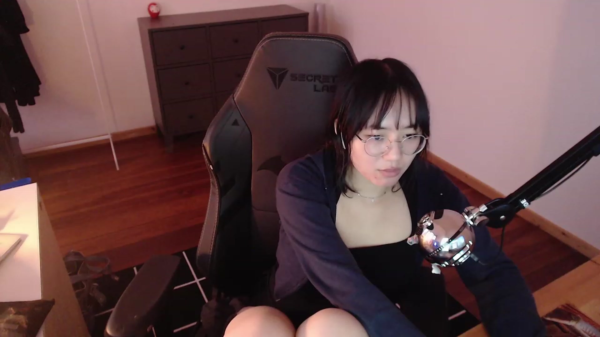 Gallery image thumbnail from Kuromin's myfreecams stream on, 02/08/2024, 14:09 image 8 of 20