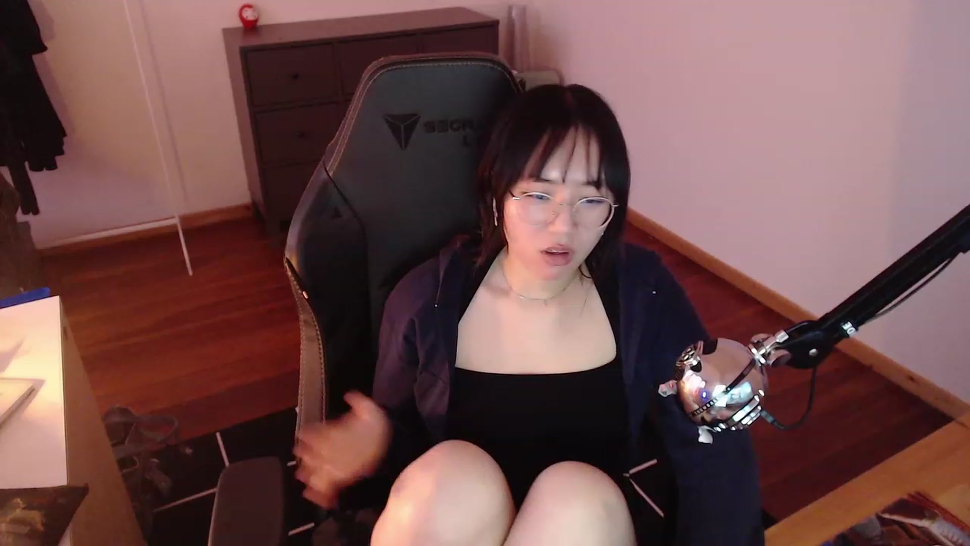 Gallery image thumbnail from Kuromin's myfreecams stream on, 02/08/2024, 14:09 image 7 of 20
