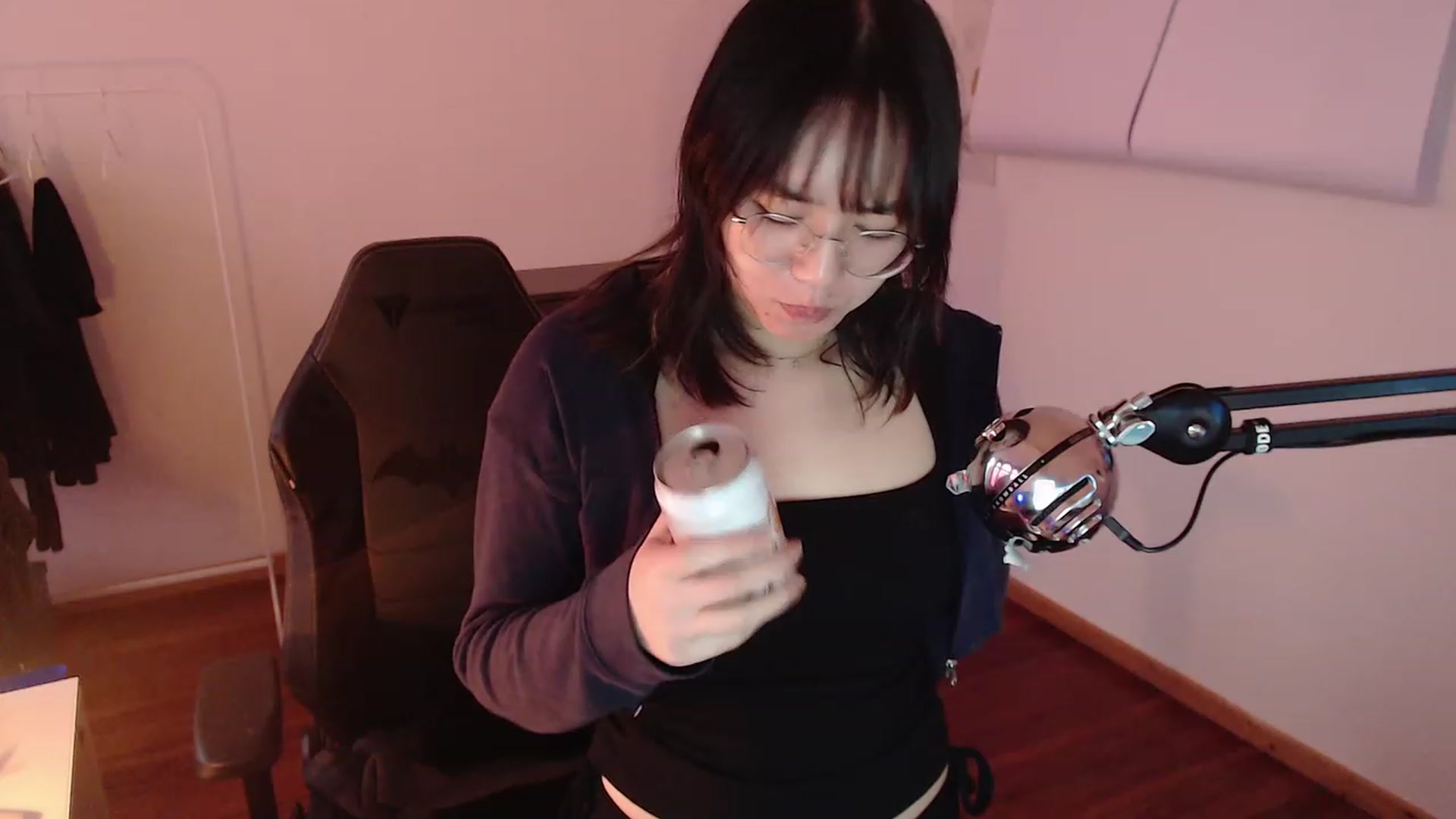 Gallery image thumbnail from Kuromin's myfreecams stream on, 02/08/2024, 14:09 image 15 of 20