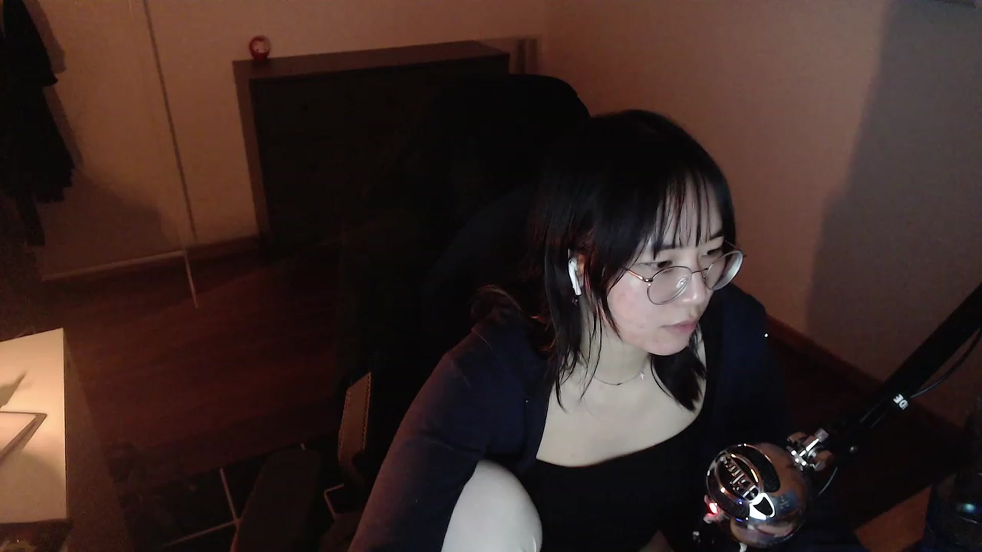 Gallery image thumbnail from Kuromin's myfreecams stream on, 02/08/2024, 19:18 image 20 of 20