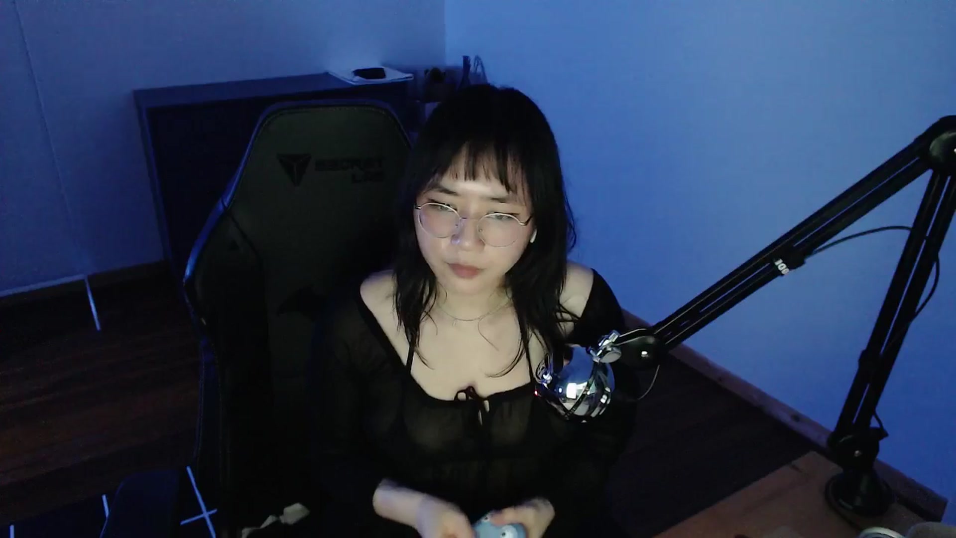 Gallery image thumbnail from Kuromin's myfreecams stream on, 05/16/2024, 19:44 image 10 of 20