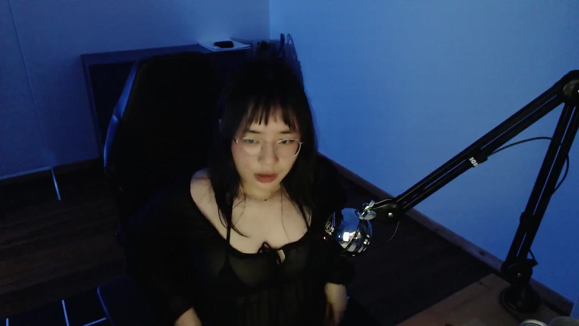 Gallery image thumbnail from Kuromin's myfreecams stream on, 05/16/2024, 19:44 image 14 of 20