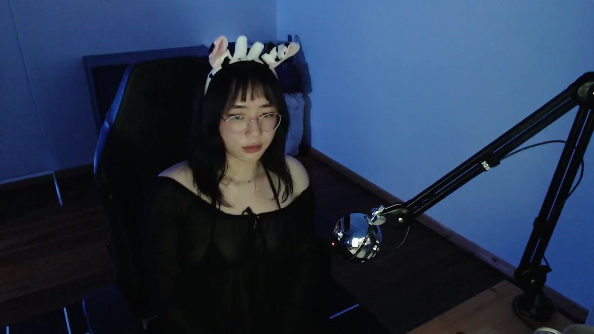 Gallery image thumbnail from Kuromin's myfreecams stream on, 05/16/2024, 19:44 image 12 of 20