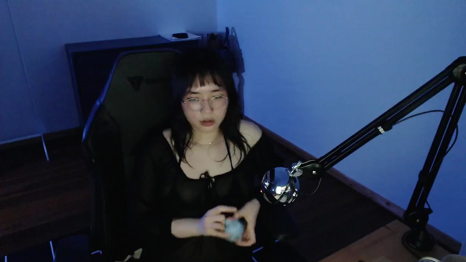 Gallery image thumbnail from Kuromin's myfreecams stream on, 05/16/2024, 19:44 image 11 of 20