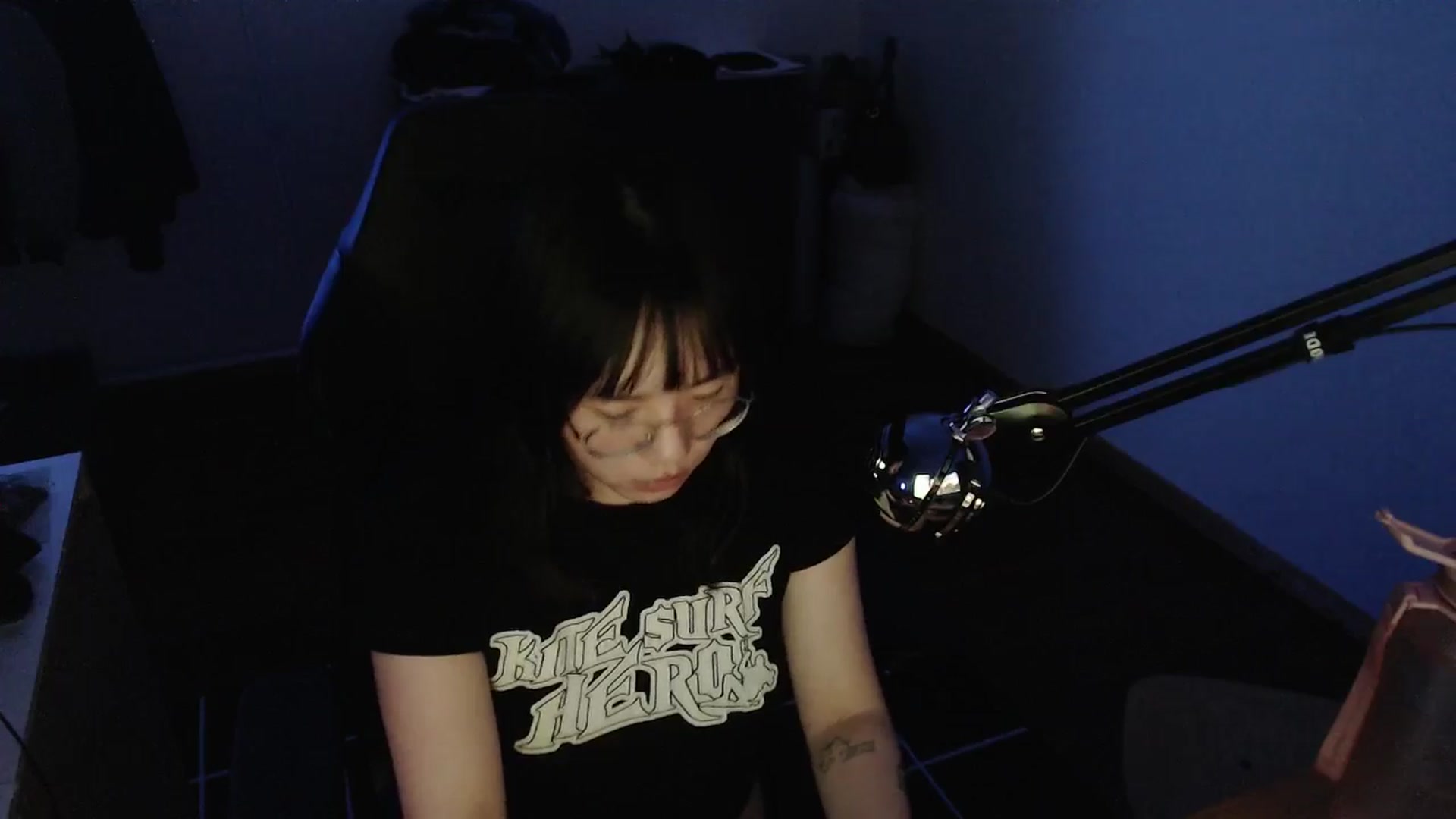 Gallery image thumbnail from Kuromin's myfreecams stream on, 05/21/2024, 21:00 image 3 of 20