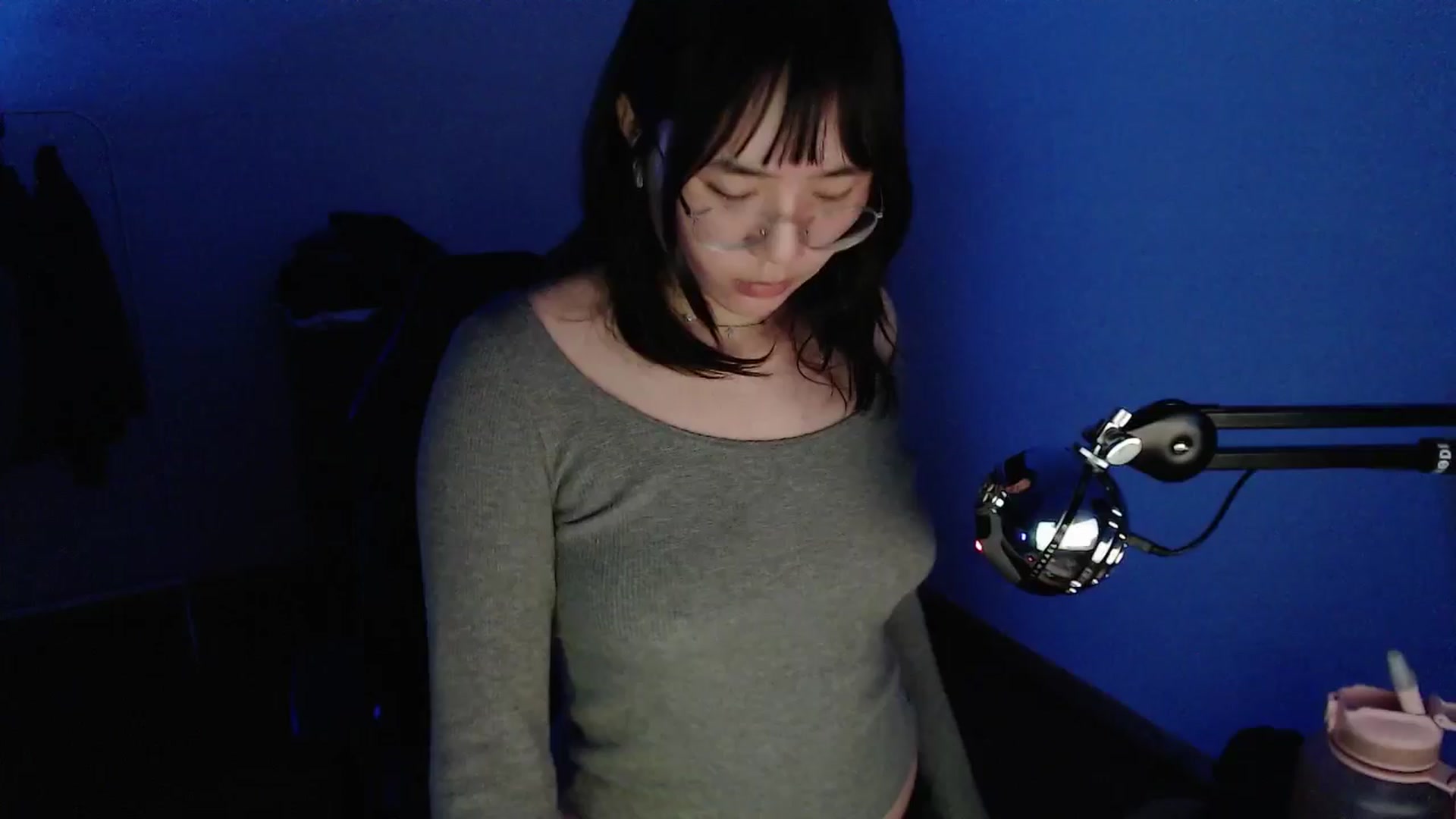 Gallery image thumbnail from Kuromin's myfreecams stream on, 05/23/2024, 21:08 image 18 of 20