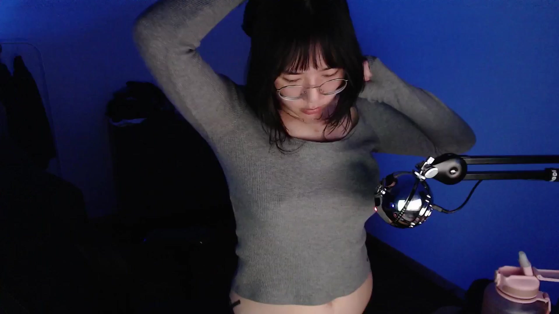 Gallery image thumbnail from Kuromin's myfreecams stream on, 05/23/2024, 21:08 image 15 of 20