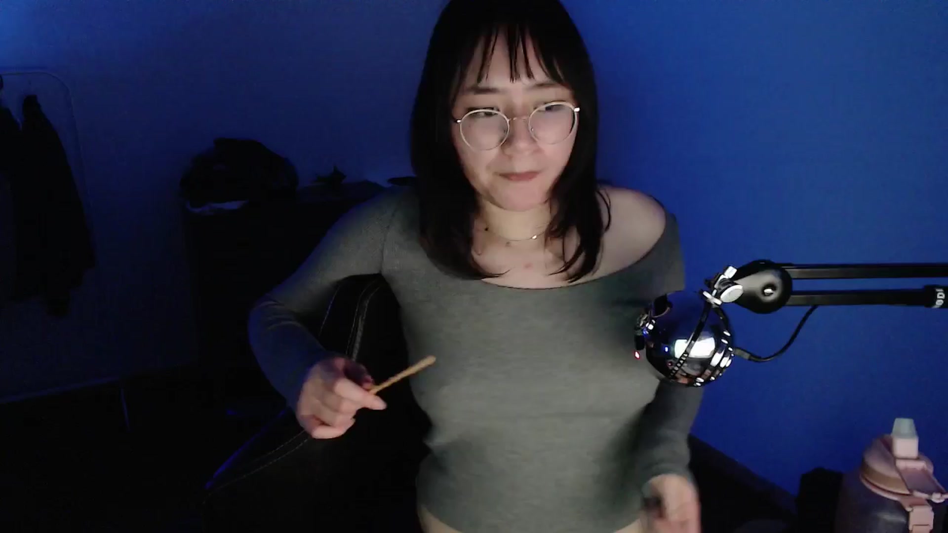 Gallery image thumbnail from Kuromin's myfreecams stream on, 05/23/2024, 21:08 image 14 of 20