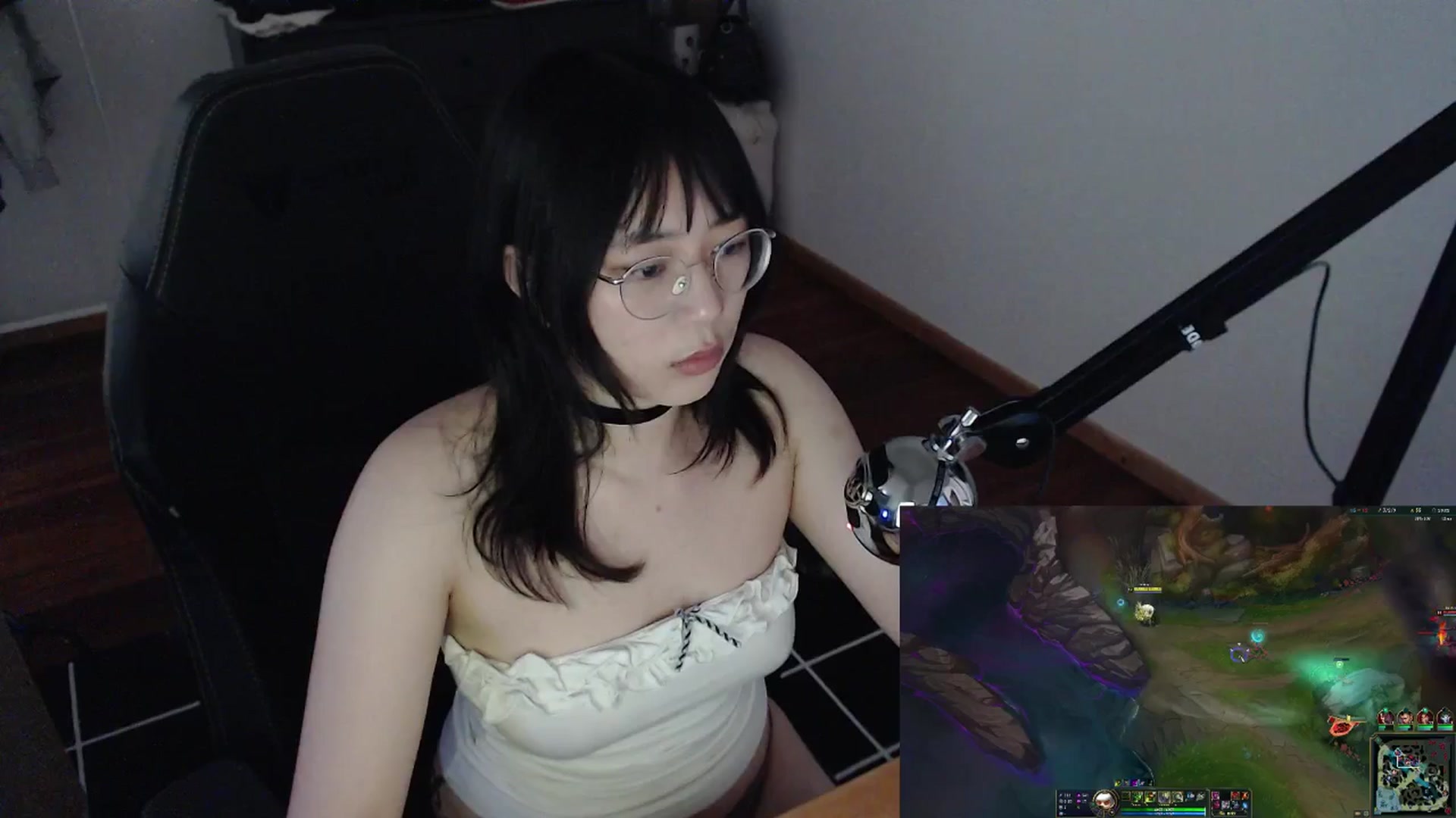 Gallery image thumbnail from Kuromin's myfreecams stream on, 05/27/2024, 14:10 image 12 of 20