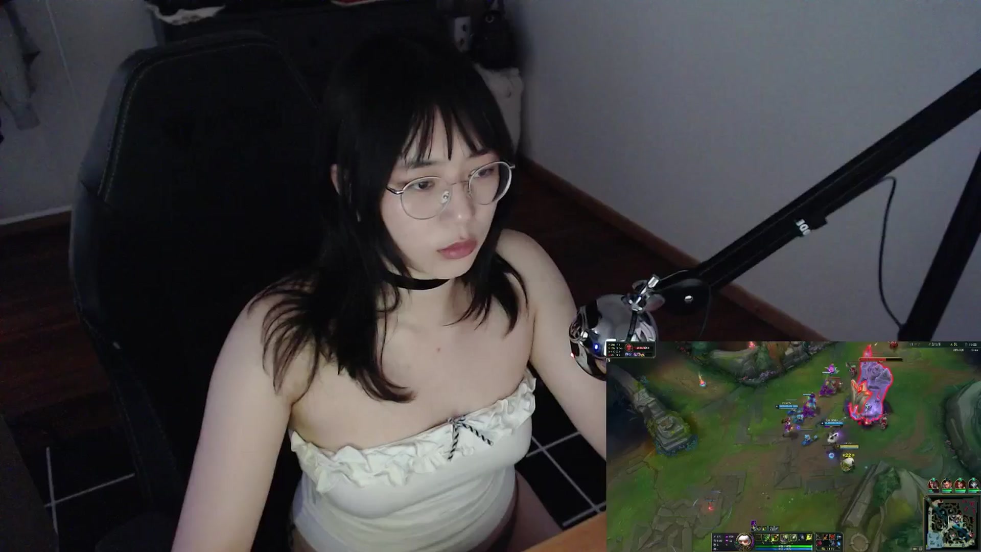 Gallery image thumbnail from Kuromin's myfreecams stream on, 05/27/2024, 14:10 image 11 of 20