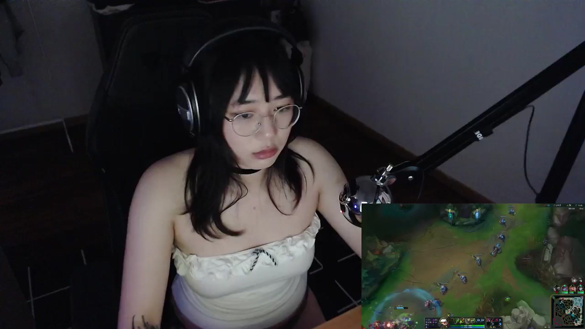 Gallery image thumbnail from Kuromin's myfreecams stream on, 05/27/2024, 14:10 image 18 of 20