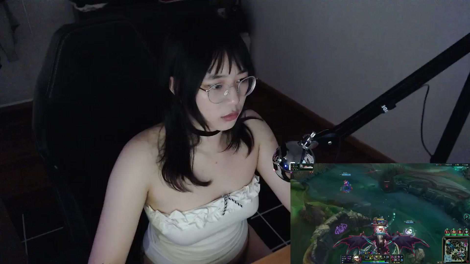 Gallery image thumbnail from Kuromin's myfreecams stream on, 05/27/2024, 14:10 image 14 of 20