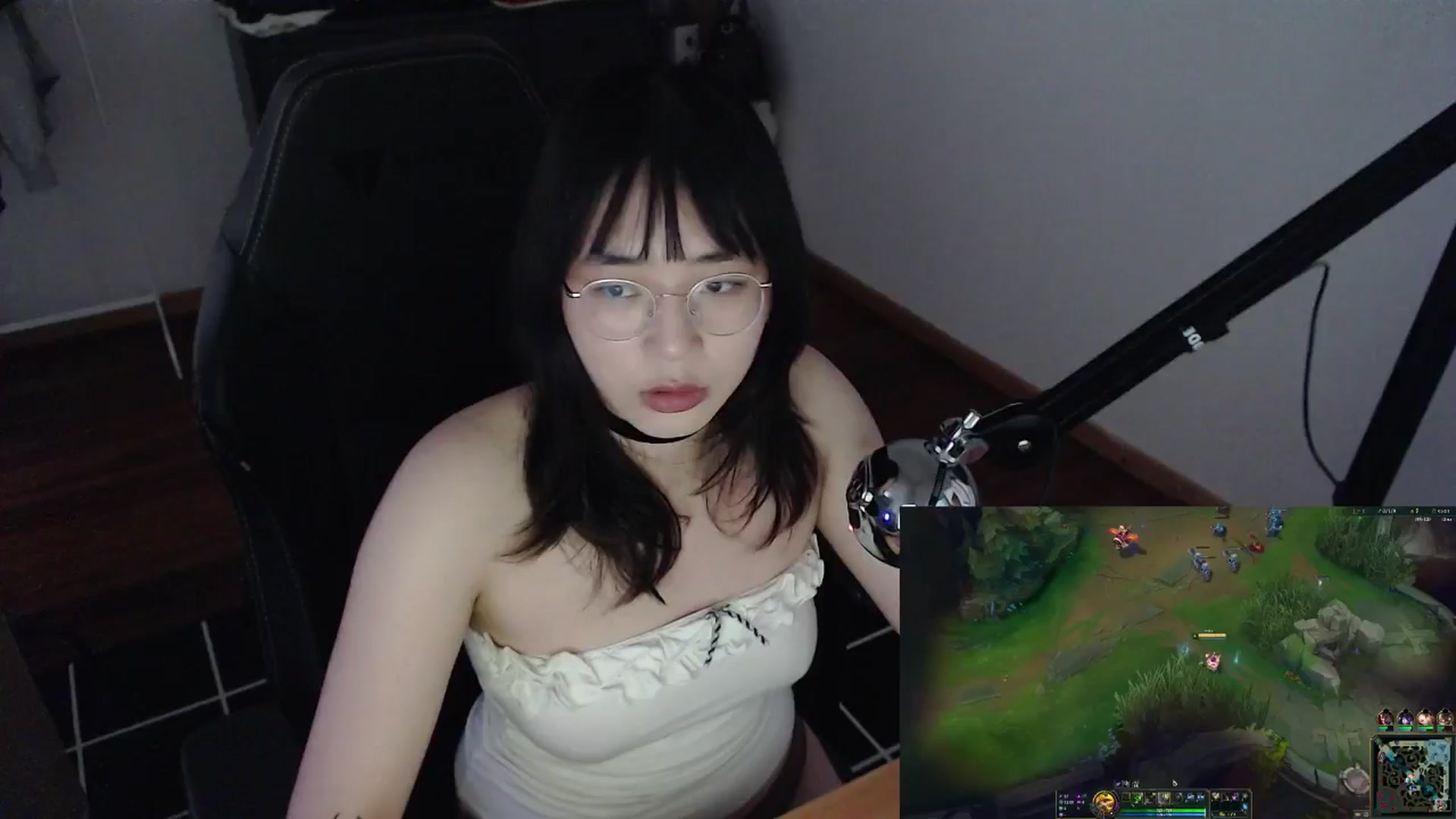Gallery image thumbnail from Kuromin's myfreecams stream on, 05/27/2024, 14:10 image 2 of 20