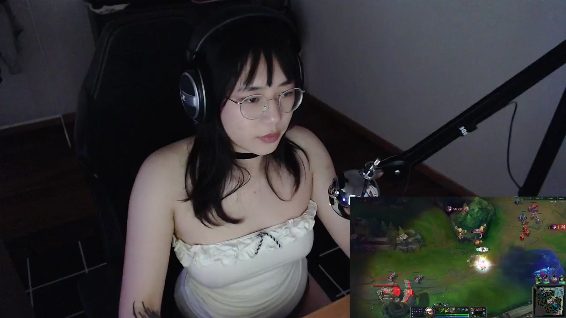 Gallery image thumbnail from Kuromin's myfreecams stream on, 05/27/2024, 14:10 image 17 of 20