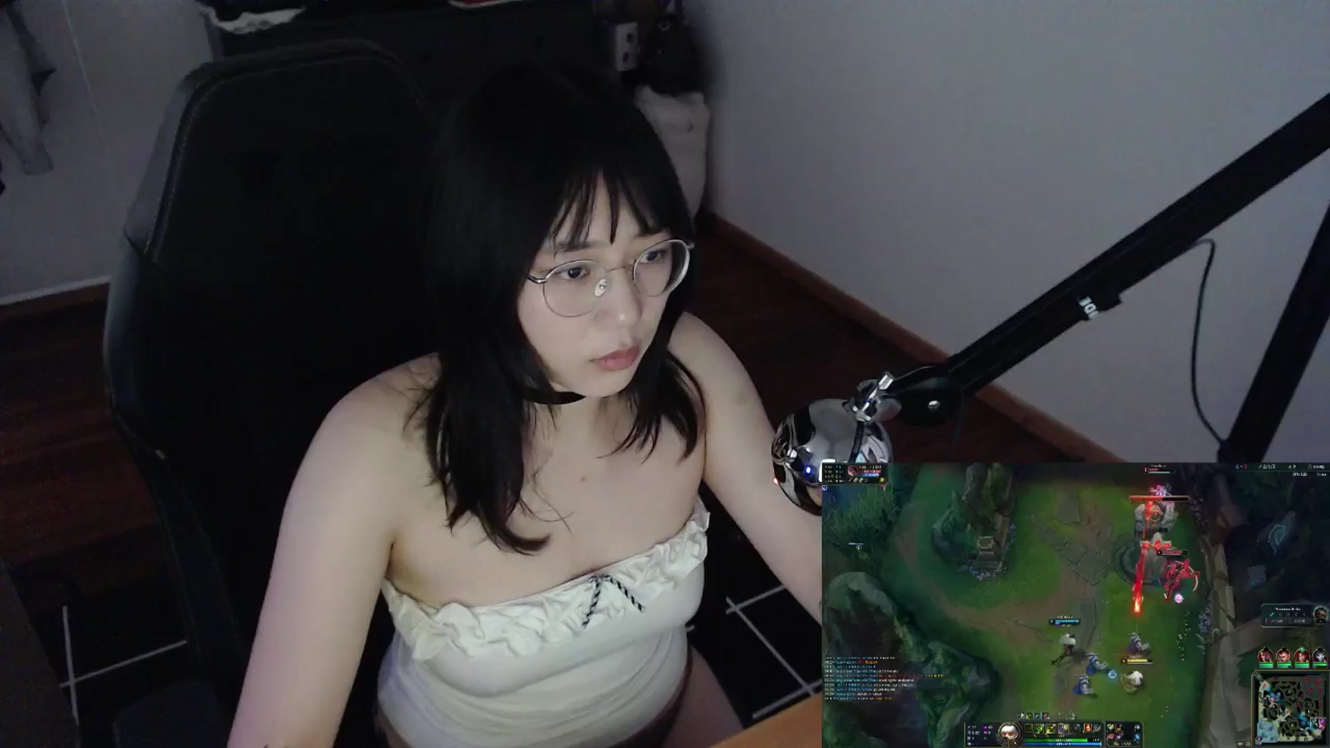 Gallery image thumbnail from Kuromin's myfreecams stream on, 05/27/2024, 14:10 image 10 of 20