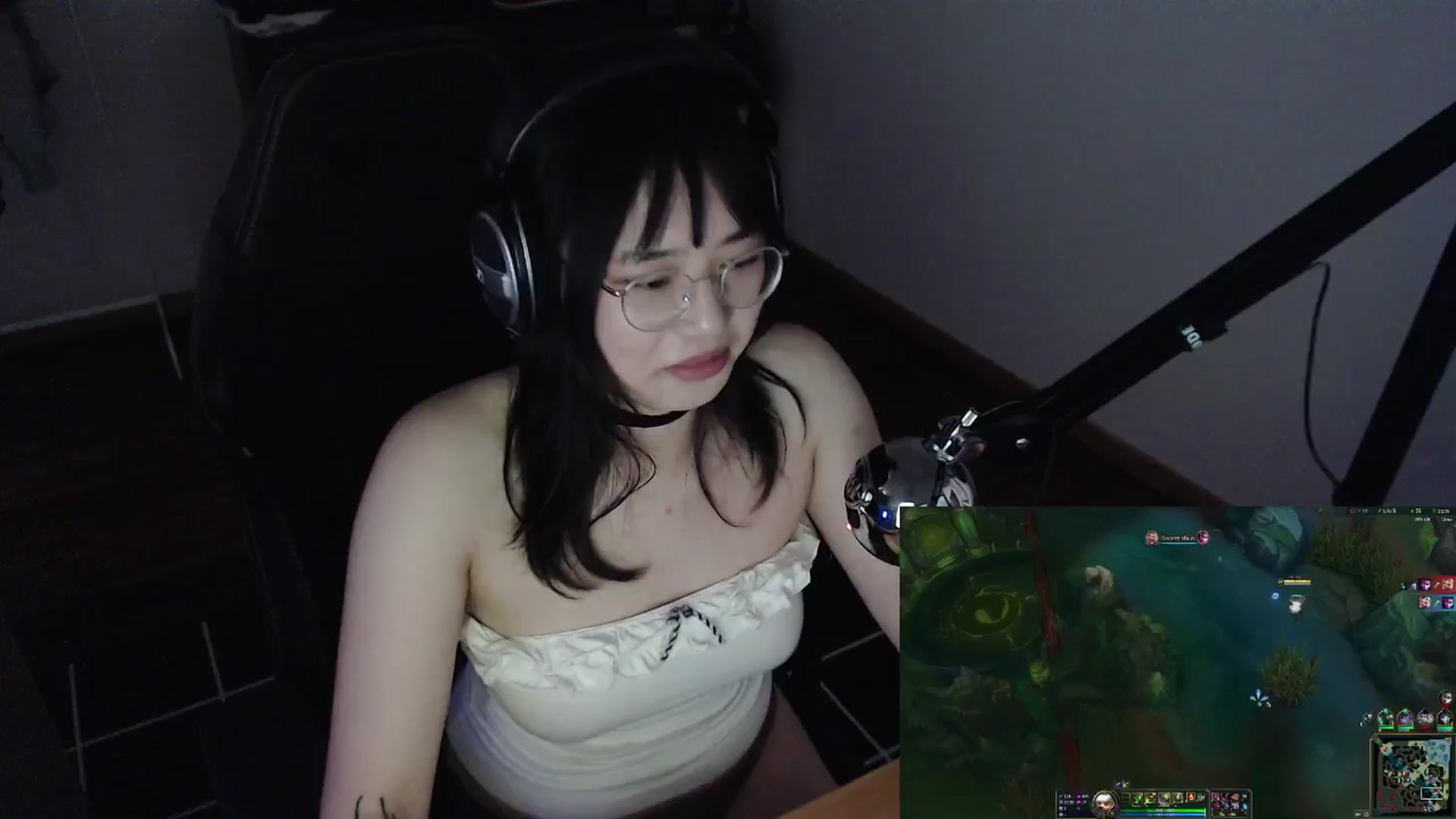 Gallery image thumbnail from Kuromin's myfreecams stream on, 05/27/2024, 14:10 image 19 of 20
