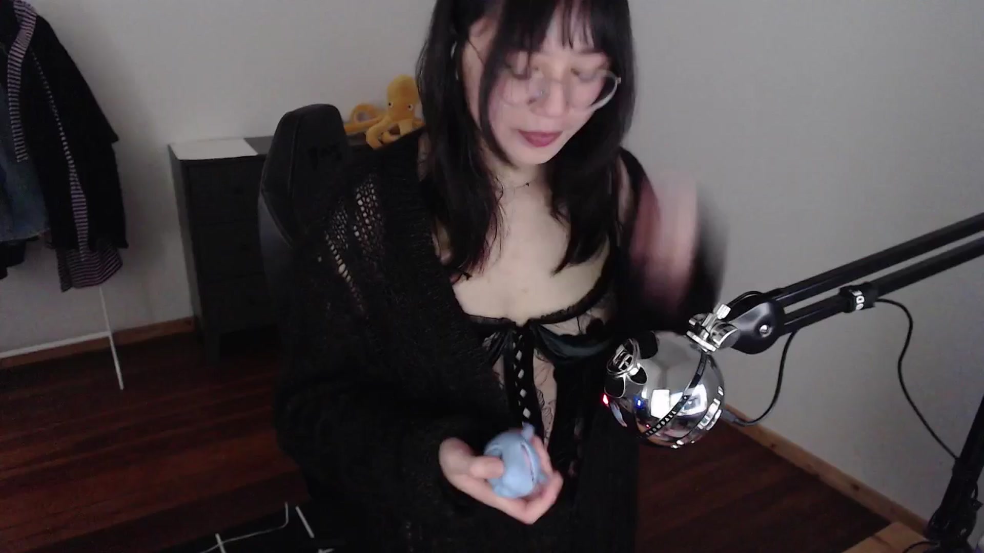 Gallery image thumbnail from Kuromin's myfreecams stream on, 06/13/2024, 14:28 image 11 of 20