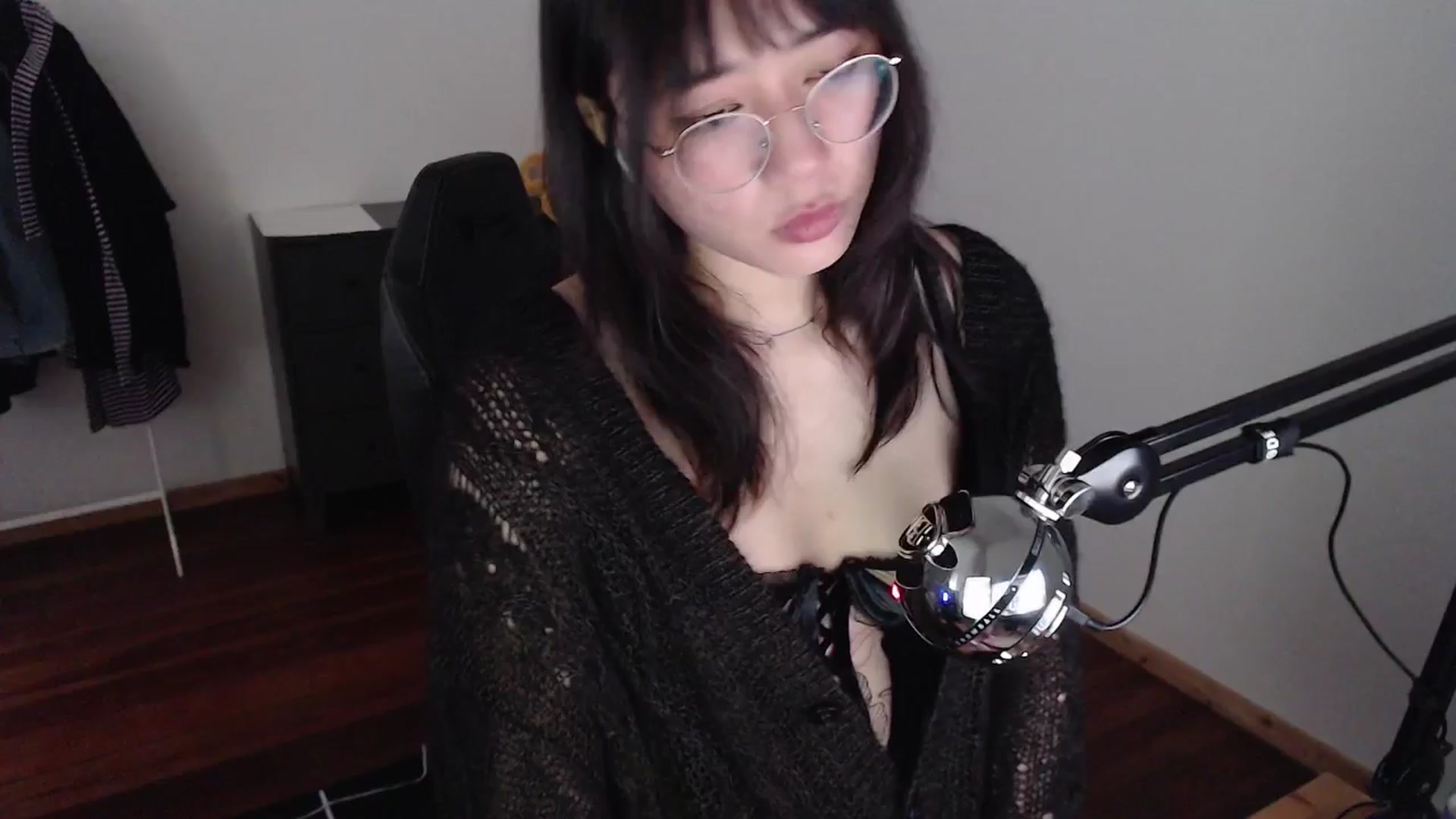 Gallery image thumbnail from Kuromin's myfreecams stream on, 06/13/2024, 14:28 image 9 of 20