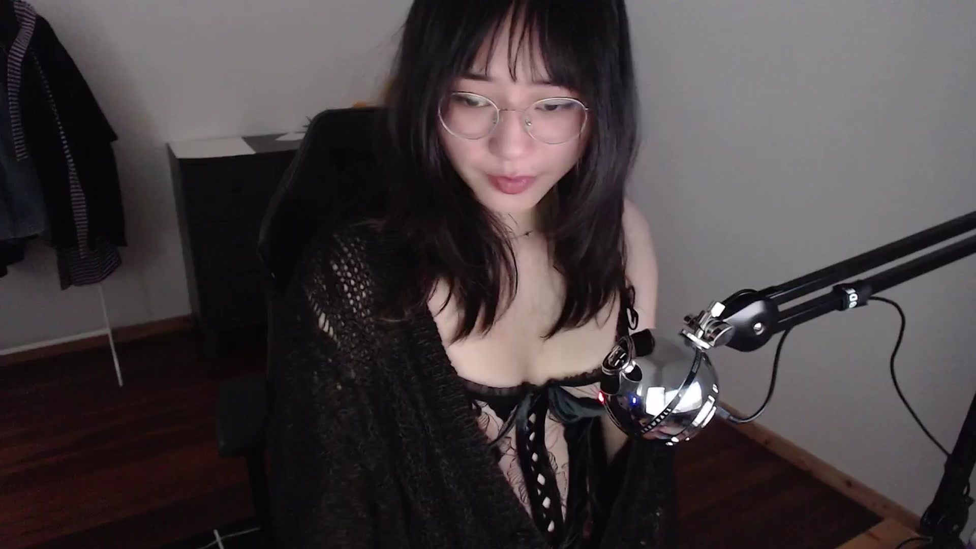 Gallery image thumbnail from Kuromin's myfreecams stream on, 06/13/2024, 14:28 image 19 of 20