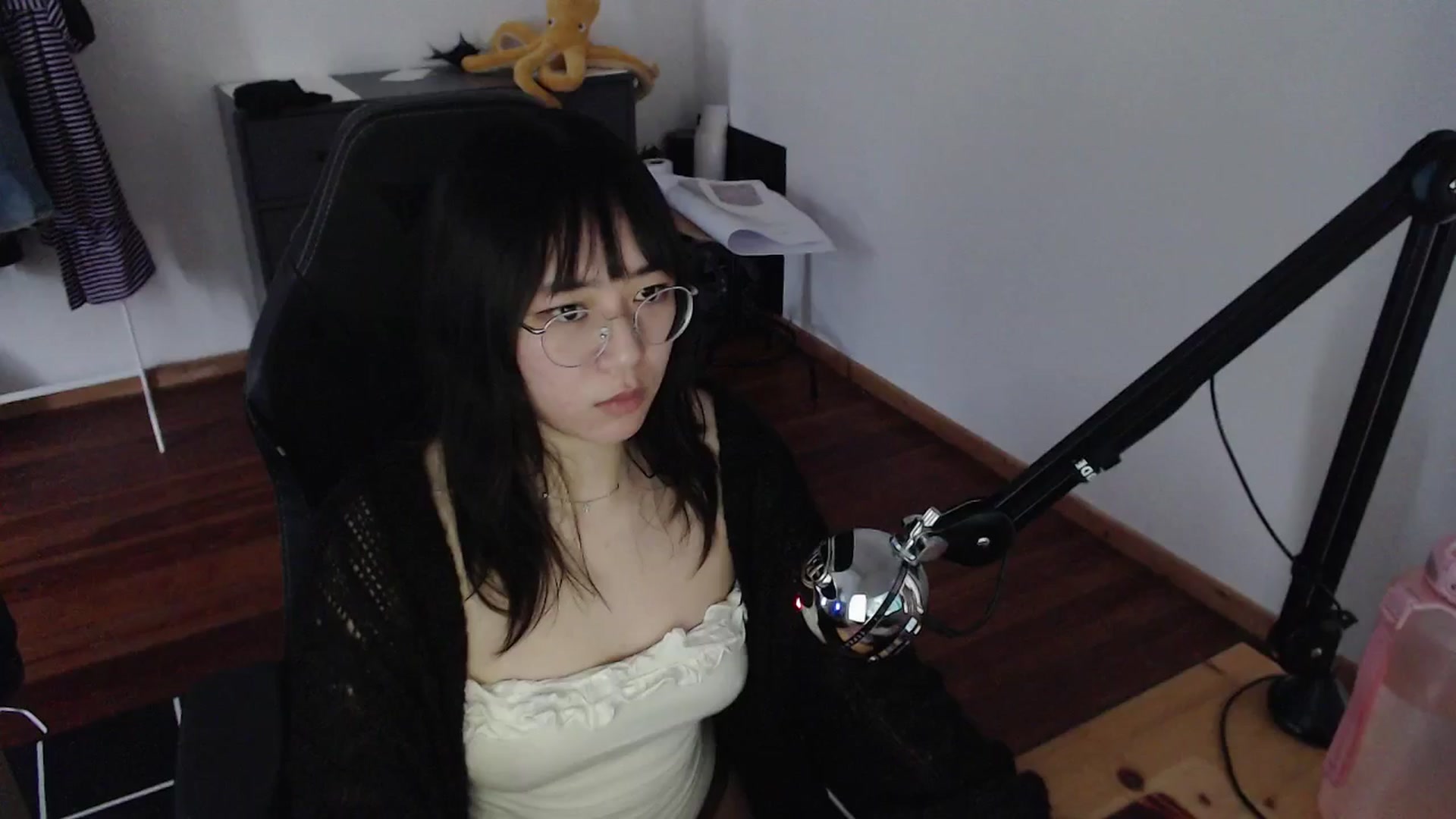 Gallery image thumbnail from Kuromin's myfreecams stream on, 06/14/2024, 19:16 image 11 of 20