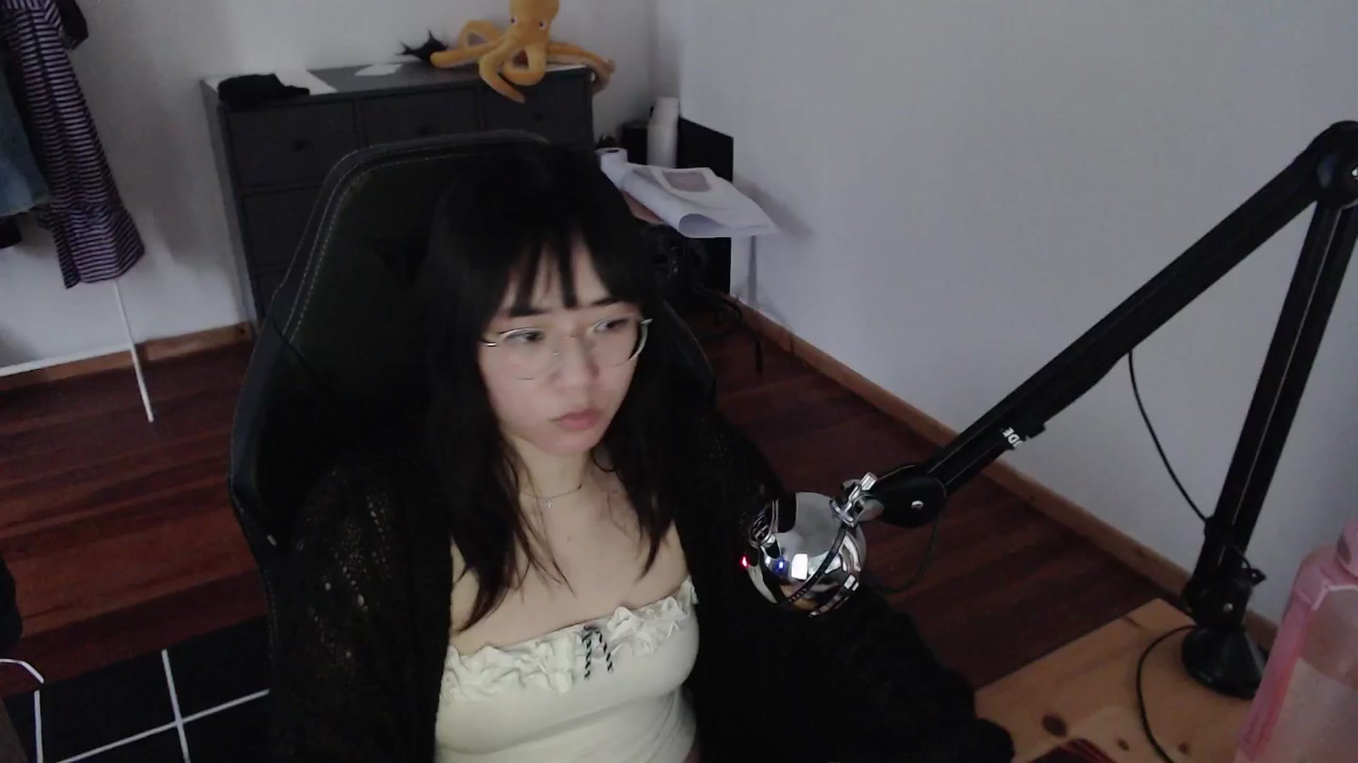 Gallery image thumbnail from Kuromin's myfreecams stream on, 06/14/2024, 19:16 image 9 of 20