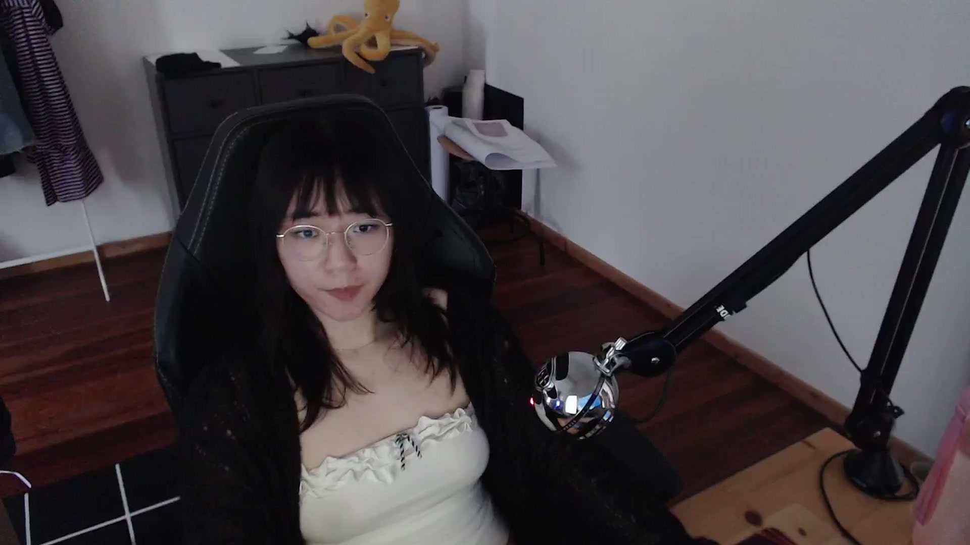 Gallery image thumbnail from Kuromin's myfreecams stream on, 06/14/2024, 19:16 image 7 of 20