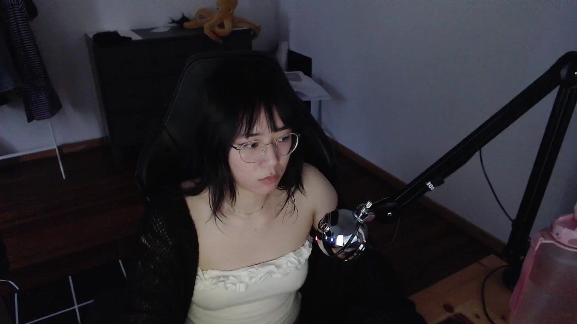 Gallery image thumbnail from Kuromin's myfreecams stream on, 06/14/2024, 19:16 image 18 of 20