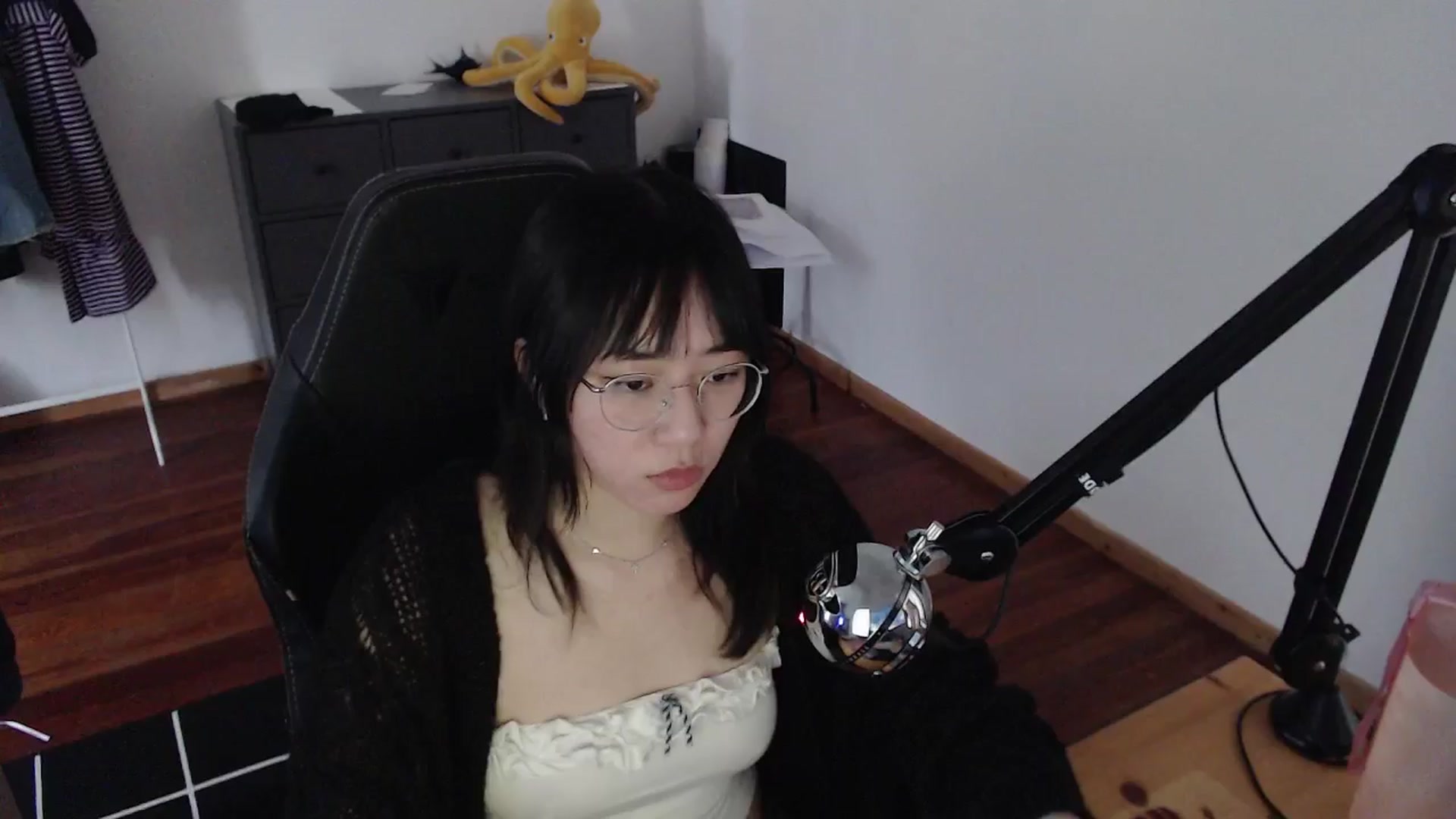 Gallery image thumbnail from Kuromin's myfreecams stream on, 06/14/2024, 19:16 image 3 of 20