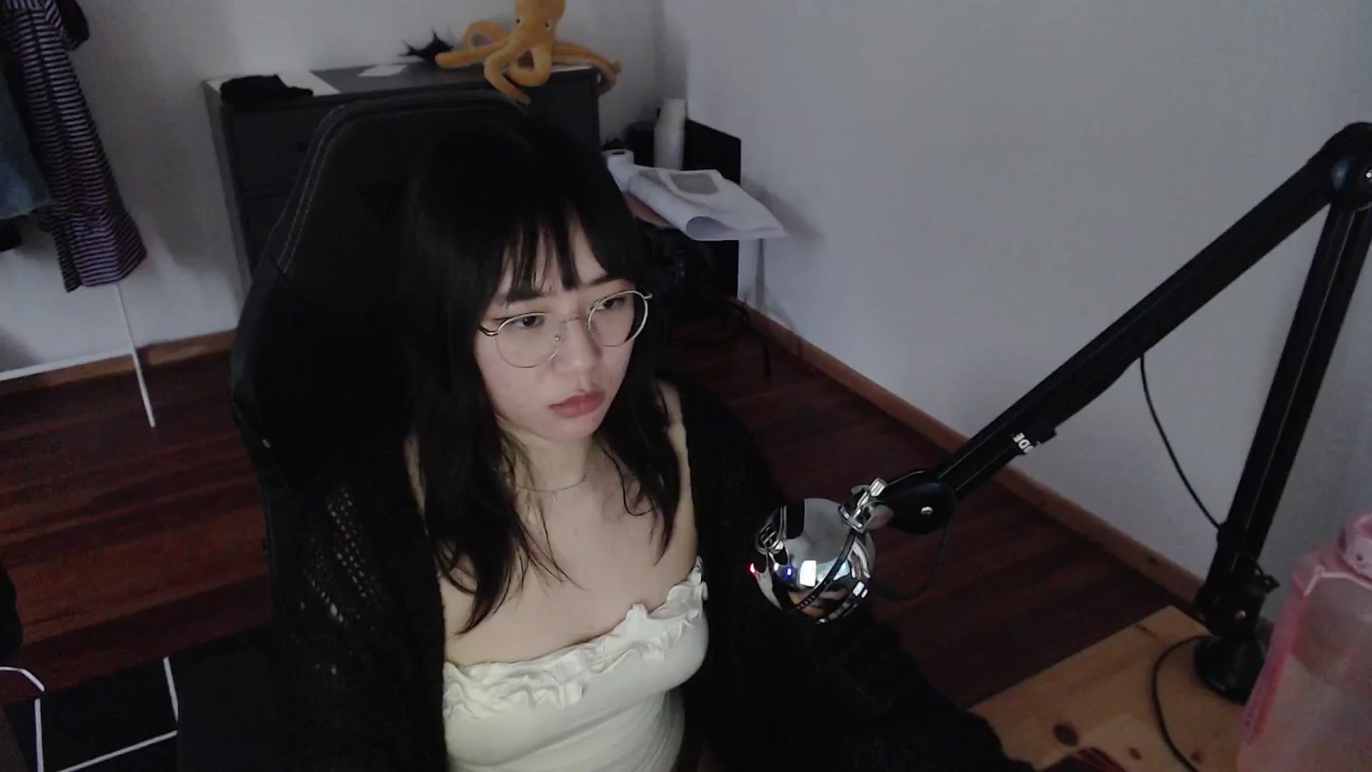 Gallery image thumbnail from Kuromin's myfreecams stream on, 06/14/2024, 19:16 image 12 of 20